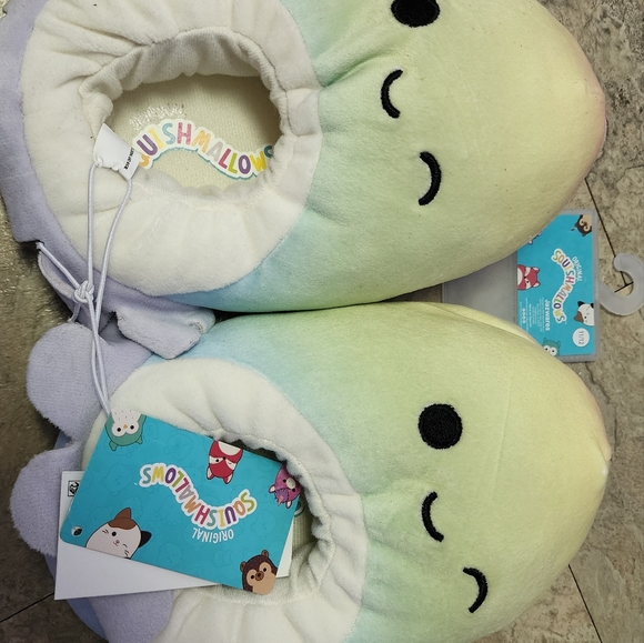 Squishmallows Kids' Elodie the Octopus Plush Slippers size 11/12 - Picture 4 of 4